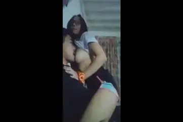 Gadis Cantik Pasrah Goyang Kasur Di Rumah poster