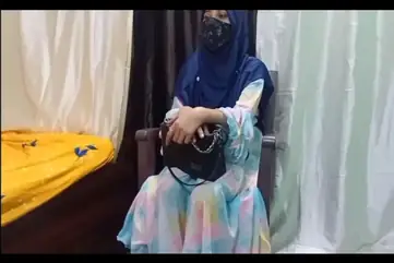 Wanita Jilbab Gak Bisa Bayar Hutang Bayar Pake Memek poster