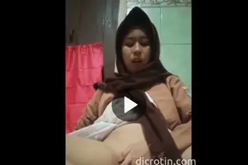 Yuva Cewek 18+ Jilbab Mastrubasi Pake Pramuka Bagian 3 poster